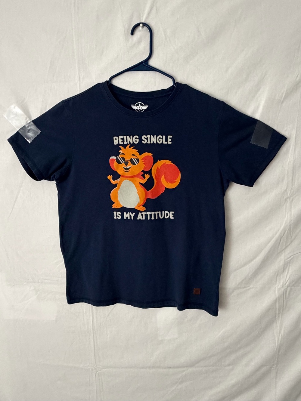Men’s Size L Funny Squirrel “Being Single” Graphic Tee Navy (A695)